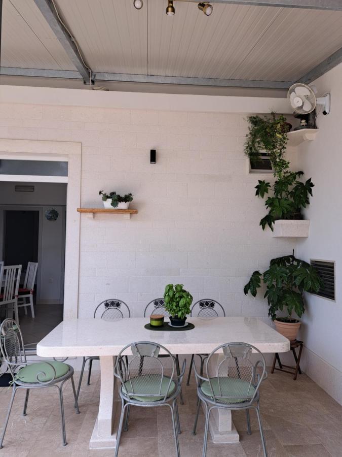 Apartman Dupin Dugi Rat Exteriér fotografie